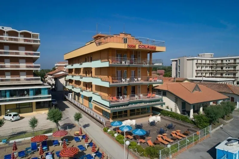 Hotel Cola