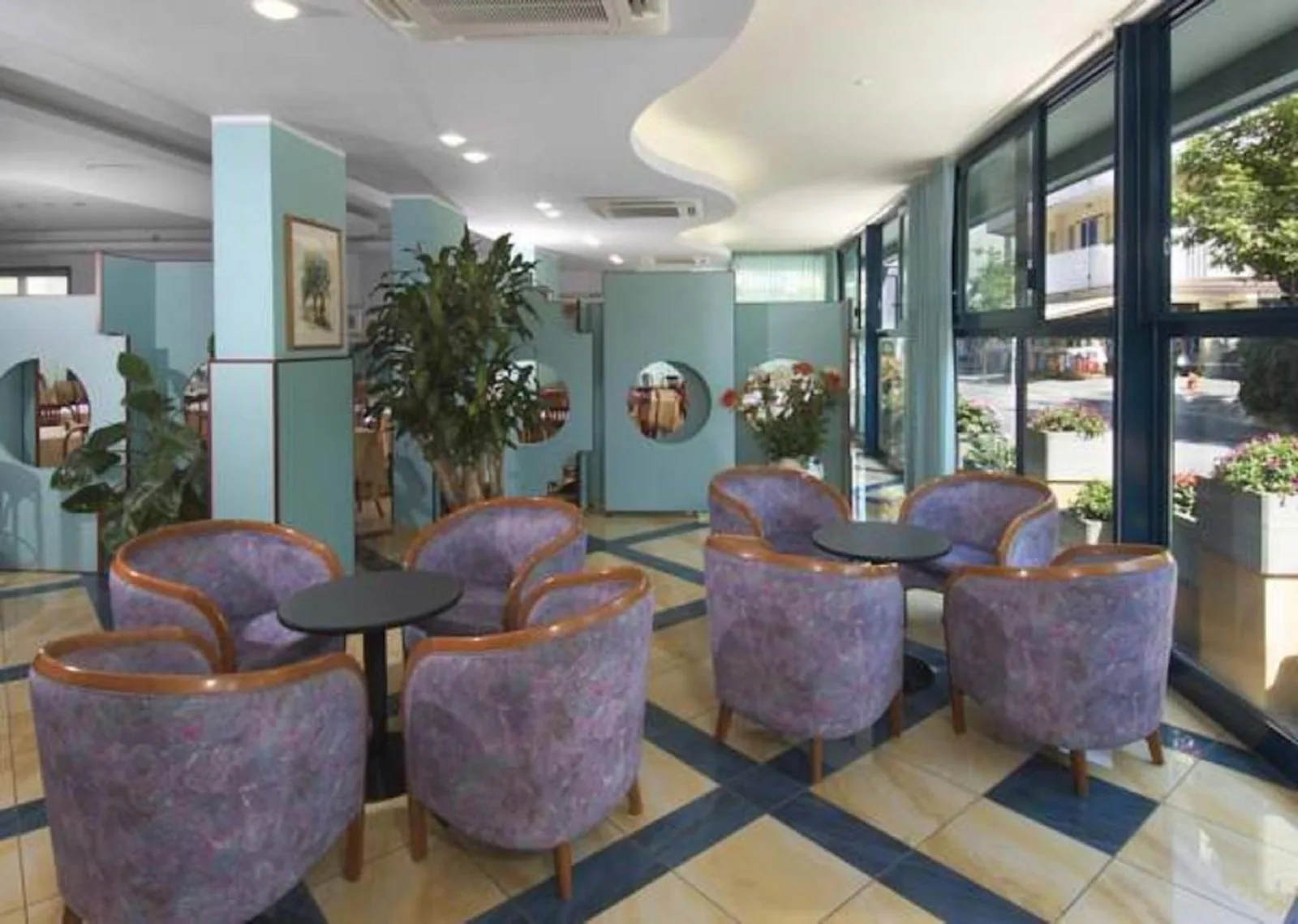 Lobby with armchairs and small tables · Hotel Diana, Bellaria - Igea Marina