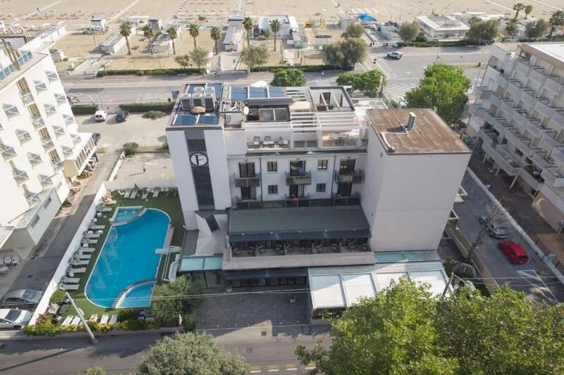 Hotel Ferreti Beach
