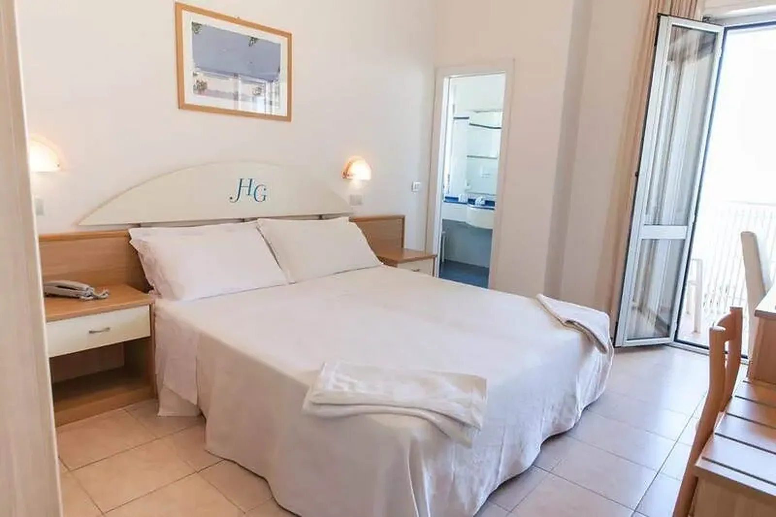 Soba sa bračnim krevetom i balkonskim vratima · Hotel Gabbiano, Cattolica