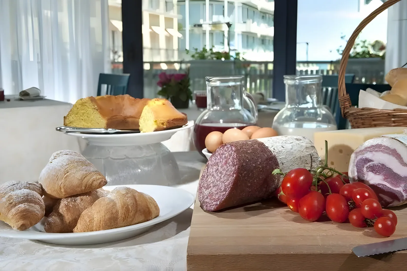 Švedski sto sa pecivima i mesnim narescima · Hotel Gabbiano, Cattolica