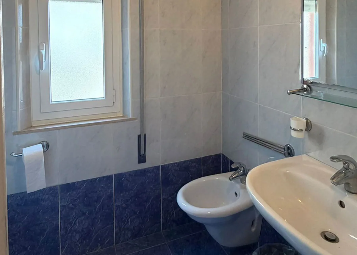 Kupatilo sa bideom i umivaonikom · Hotel Gattei, Marebello
