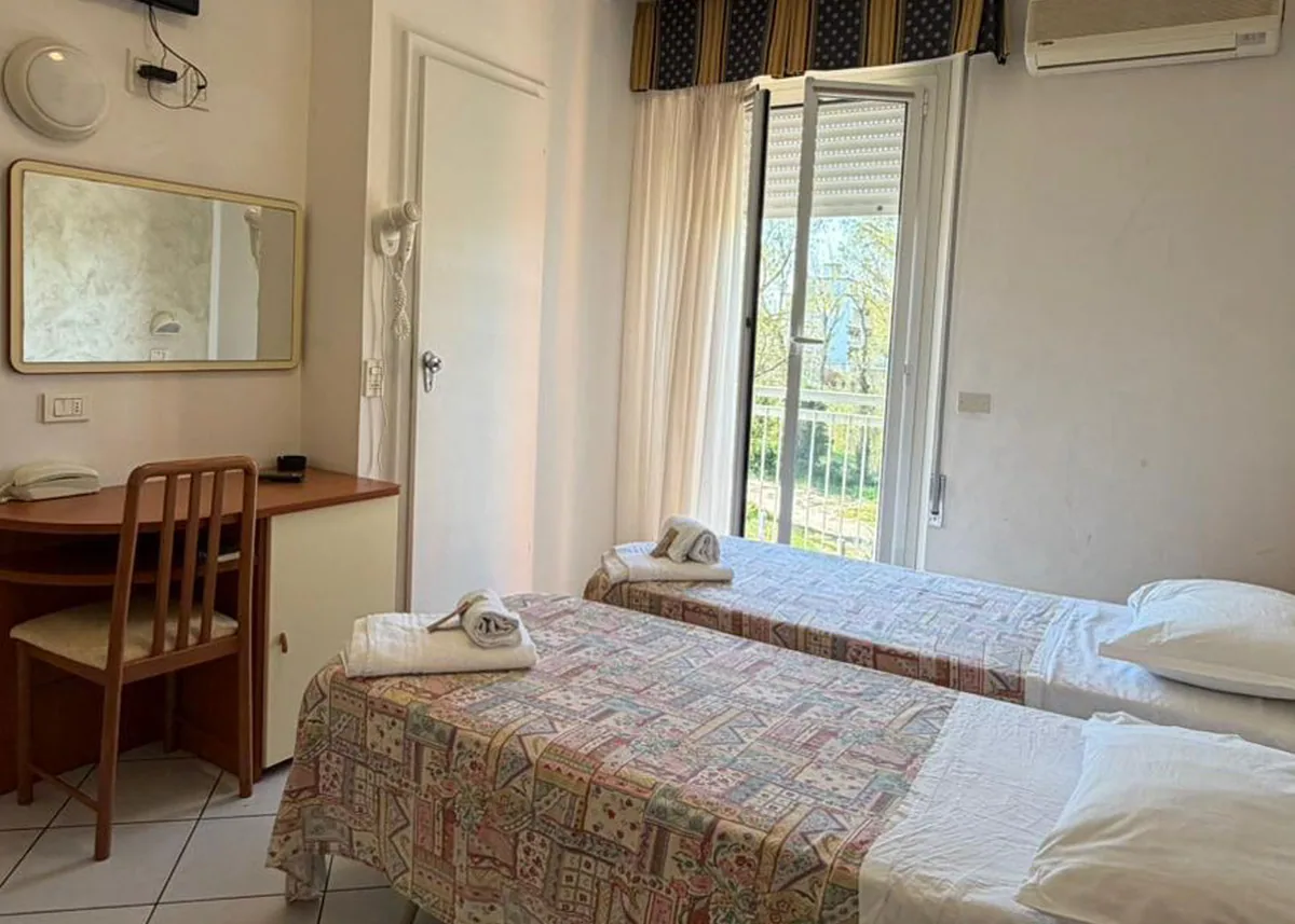 Soba sa krevetom i balkonom · Hotel Gattei, Marebello