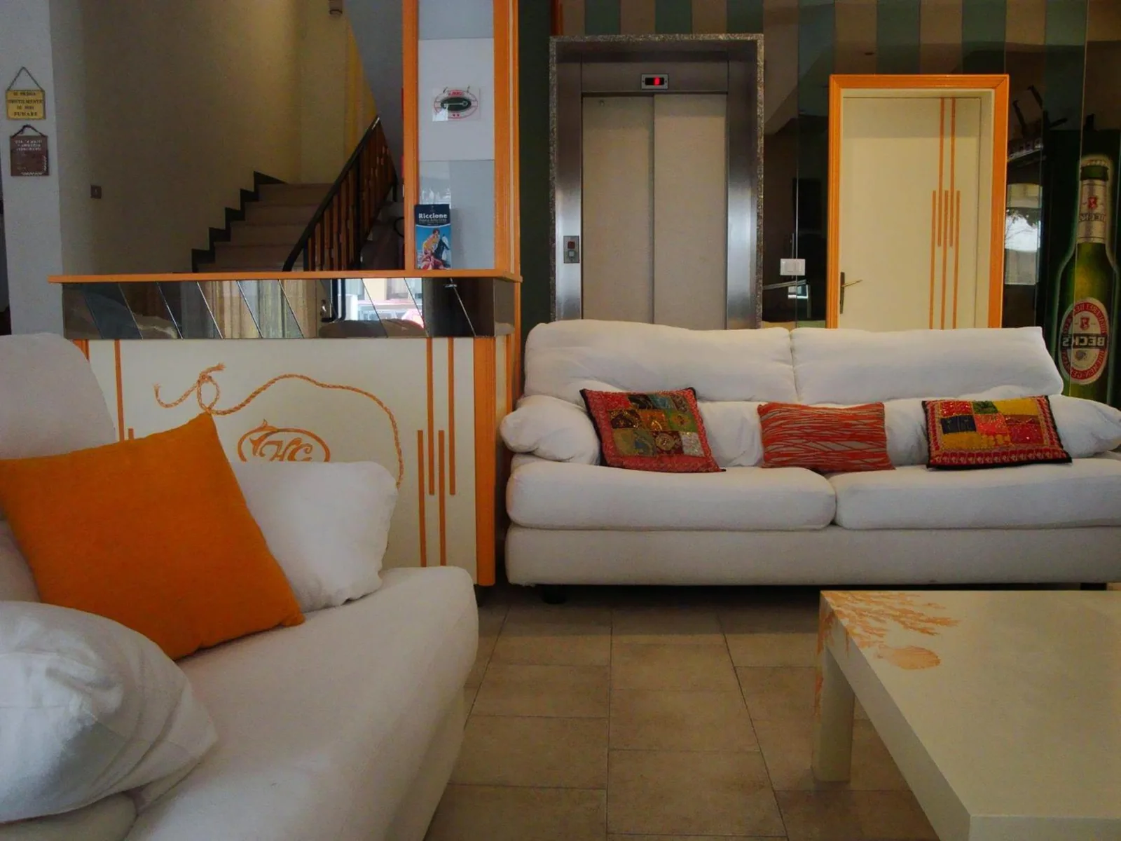 Lobi sa sofama i liftom · Hotel Graziana, Riccione