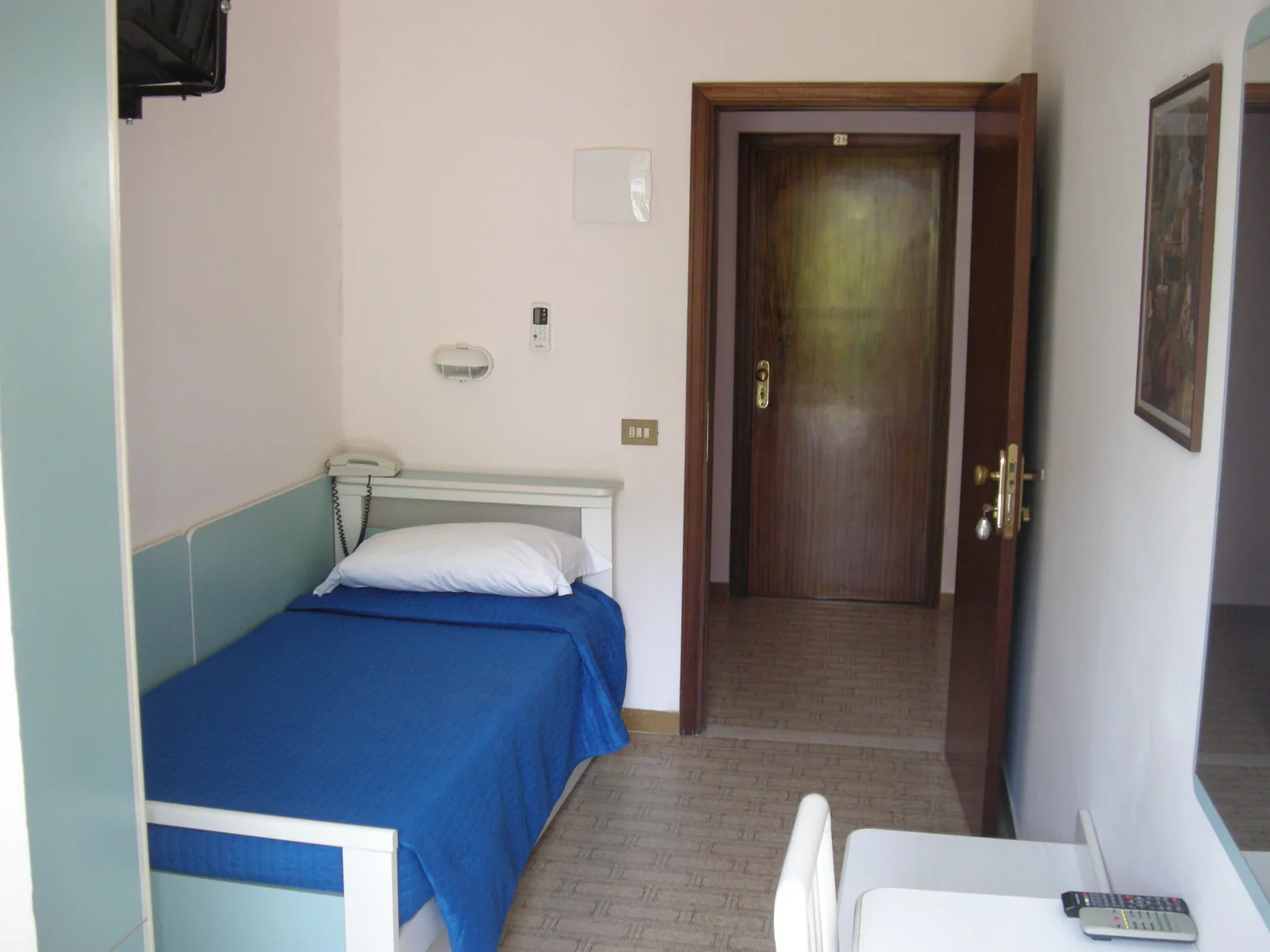 Soba sa jednim krevetom i vratima · Hotel Metron, Casenatico
