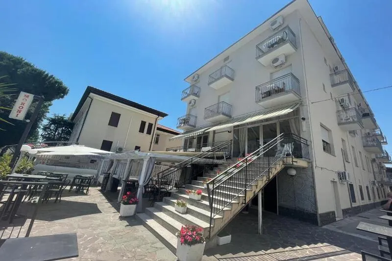 Hotel Moroni