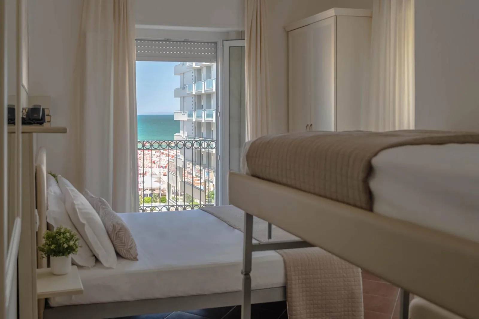Soba sa krevetom i pogledom na more · Hotel Philadelphia, Cattolica