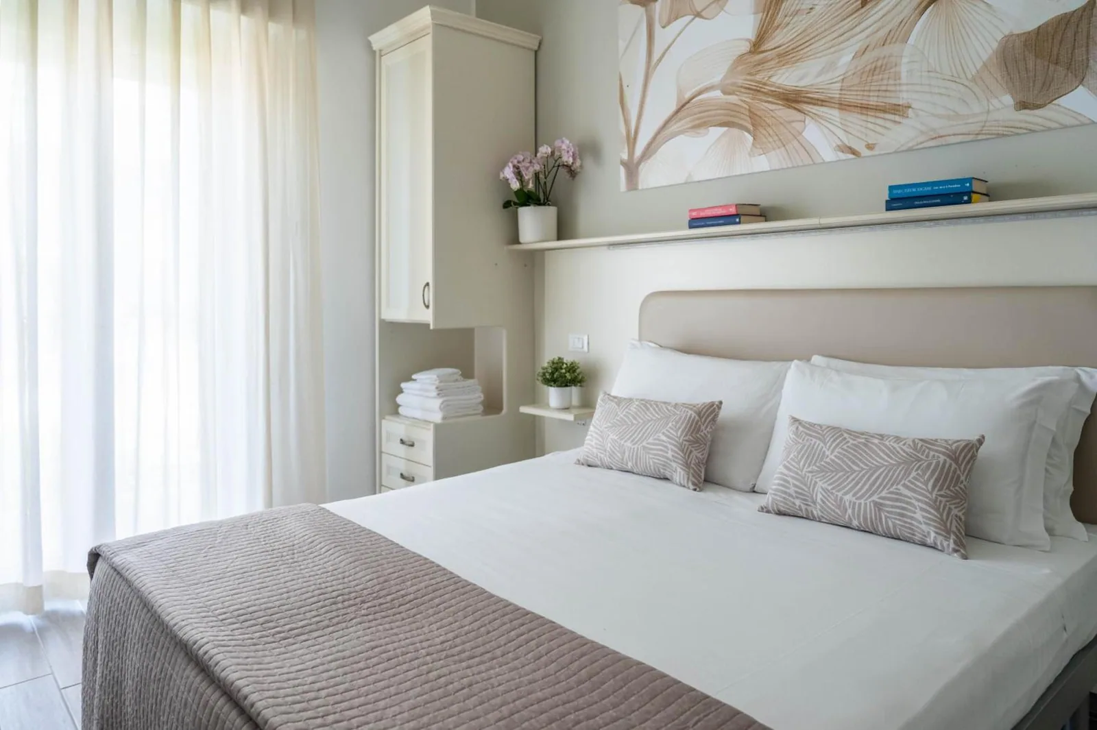 Soba sa krevetom i ormarom · Hotel Philadelphia, Cattolica