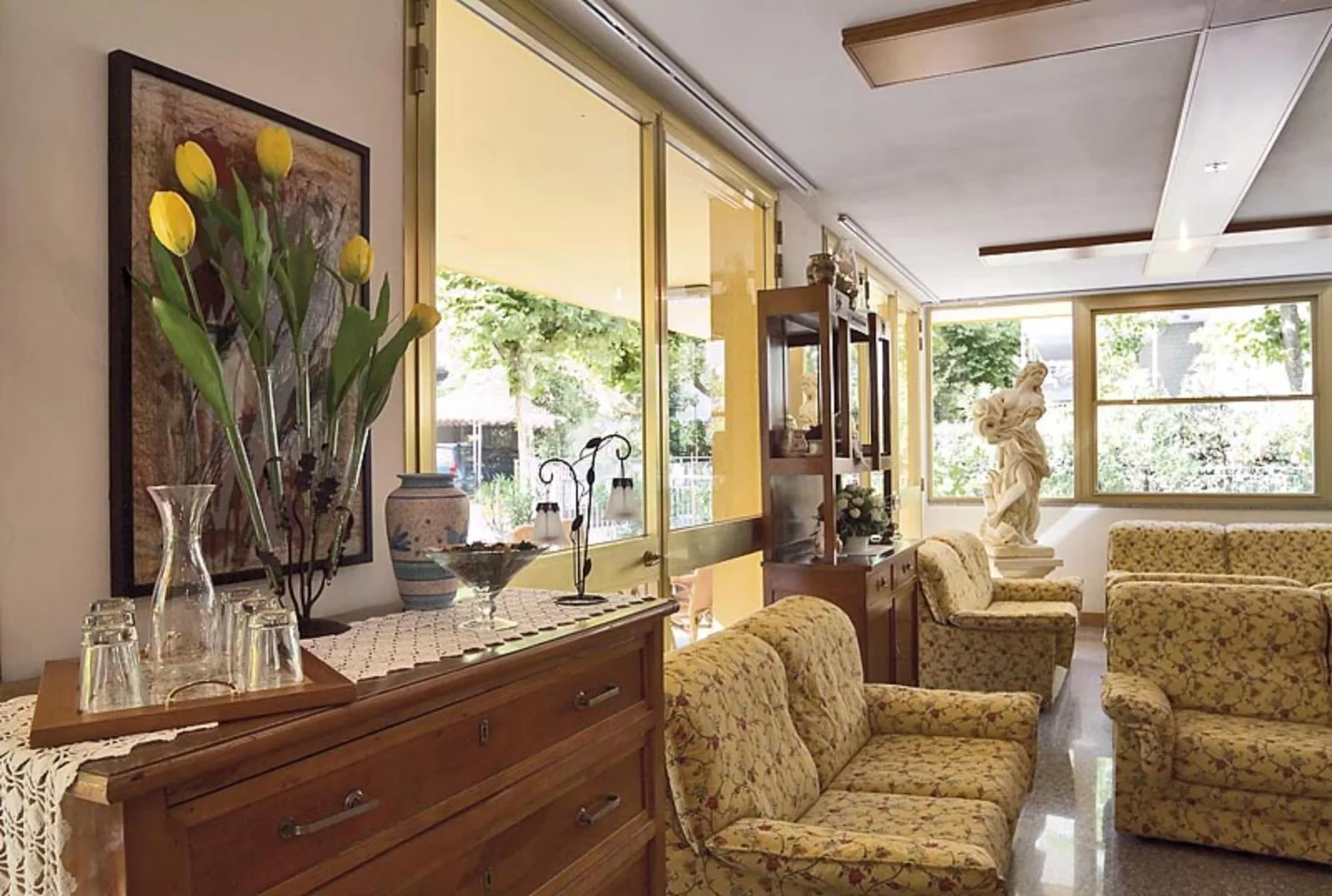 Dnevni boravak sa foteljama i komodom · Hotel Sorriso, Bellaria - Igea Marina
