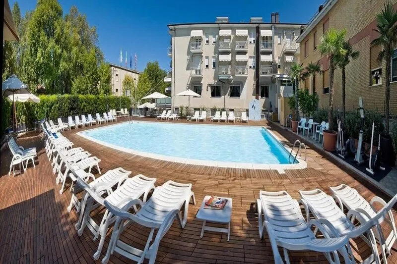 St Moritz Hotel - slika 2