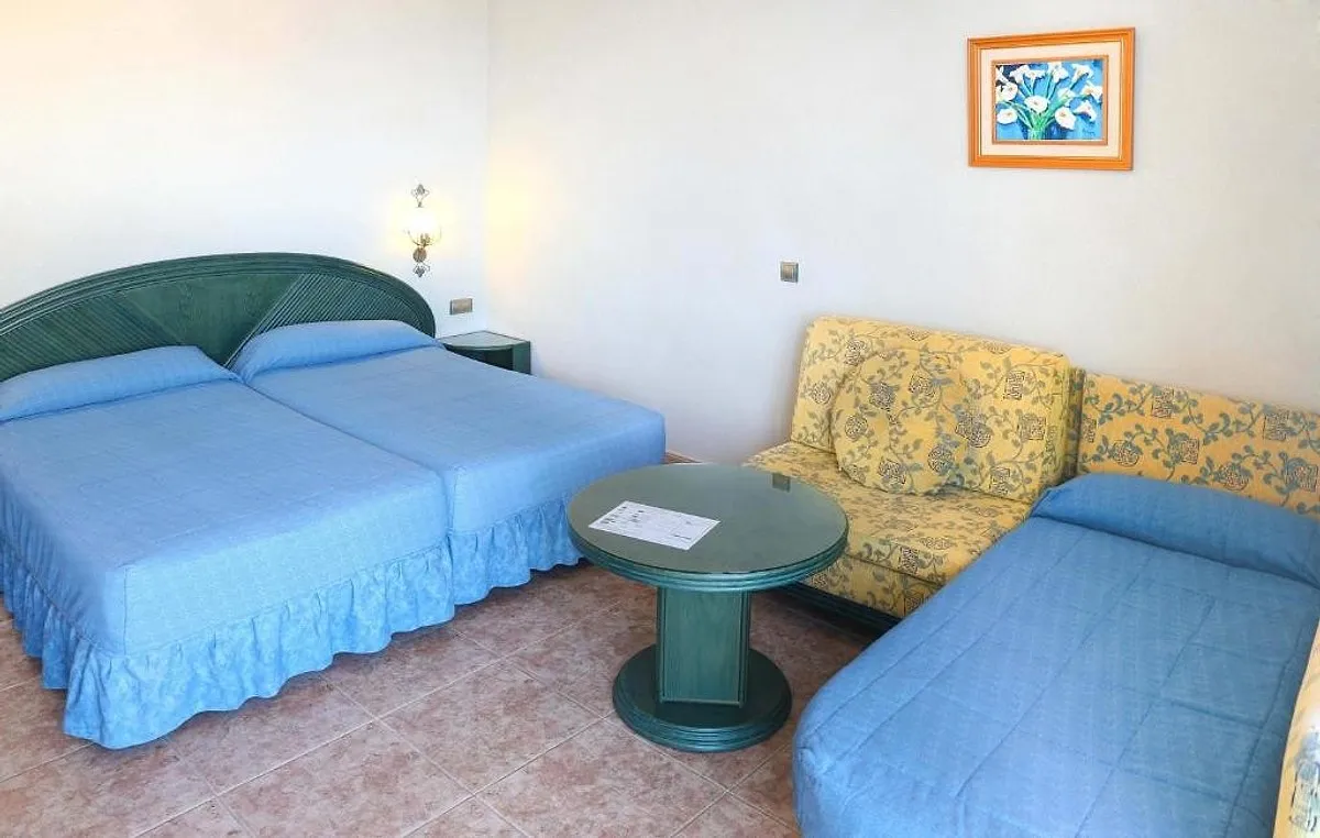 Dvokrevetna soba sa plavim posteljinama · Hotel Kaktus Albir, El Albir