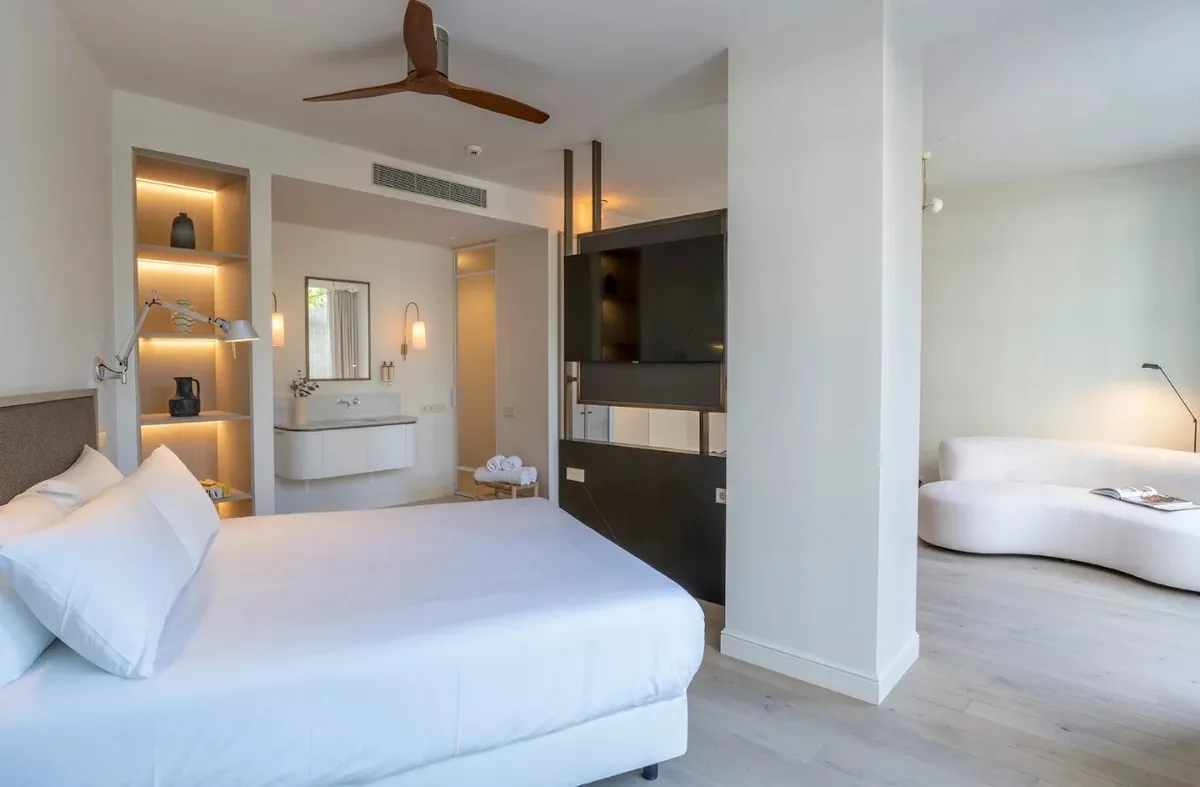 Prostrana soba sa velikim krevetom i sofom · Hotel Mercure Benidorm, Benidorm