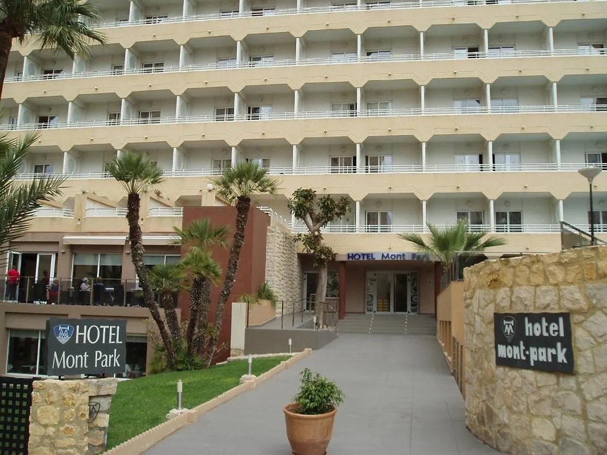 Fasada hotela sa ulazom i palmama · Hotel Mont-Park, Benidorm