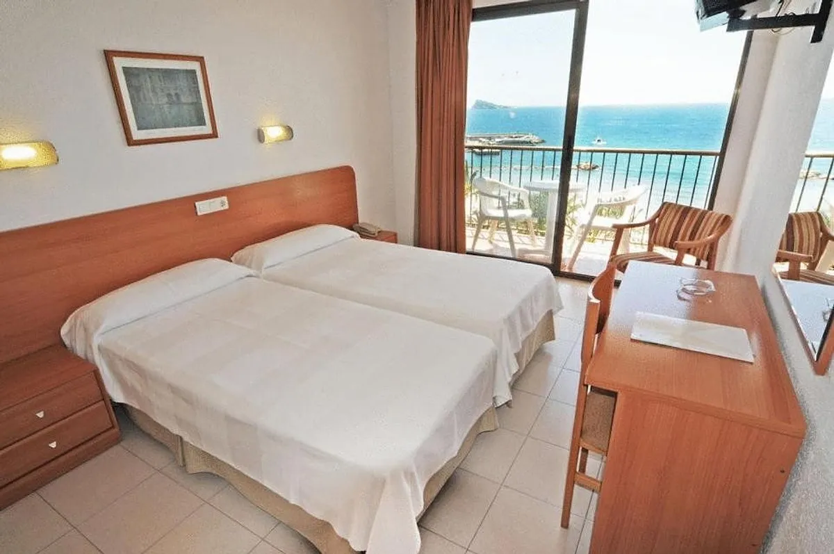 Dvokrevetna soba sa balkonom i morem u pozadini · Hotel Montemar, Benidorm