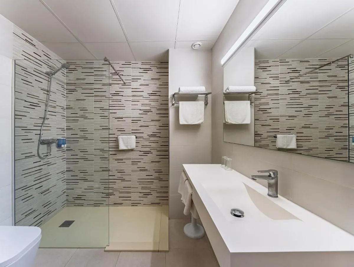 Kupatilo sa tuš kabinom i velikim lavaboom · Hotel Alone, Finestrat