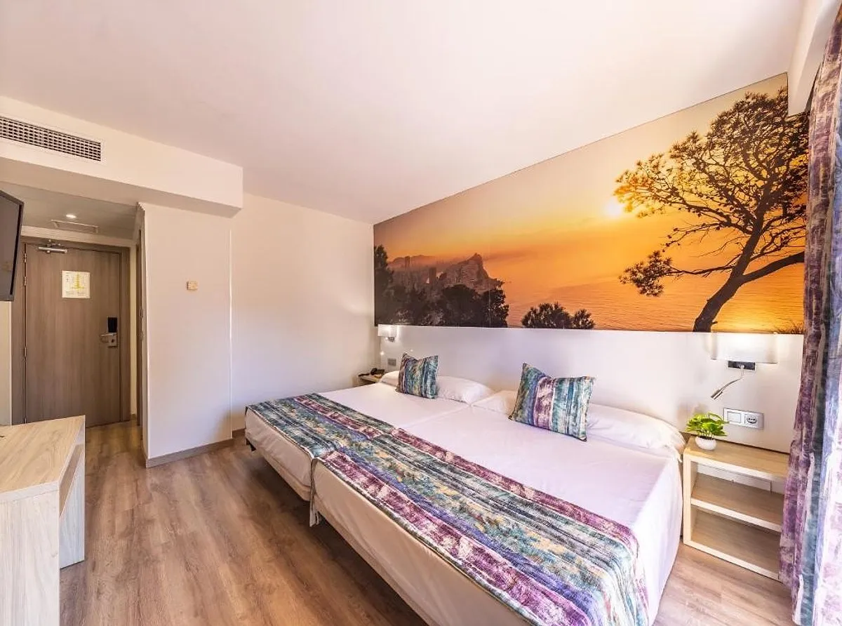 Soba sa dva kreveta i muralom zalaska sunca · Hotel Tropic Relax, Finestrat
