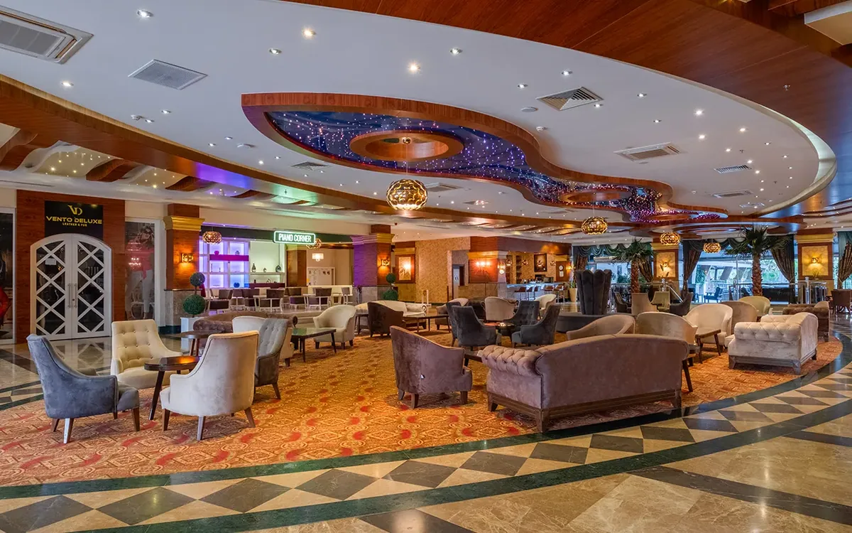Lobi sa foteljama i stolovima za sedenje · Dizalya Palm Garden Hotel, Alanja