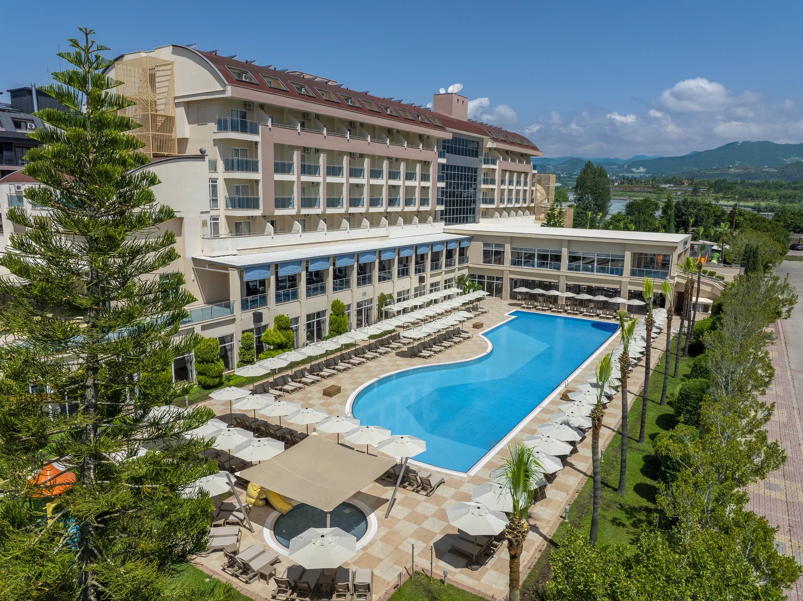 Solivia Hotel (ex Titan Select)