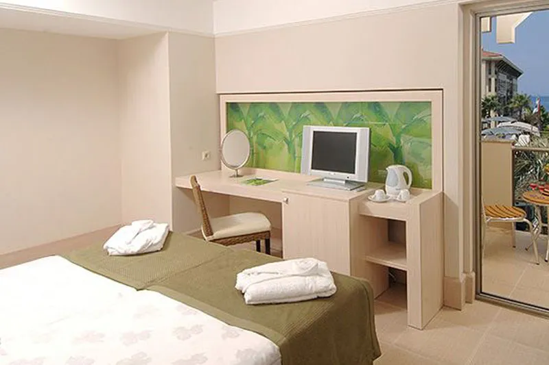 Ambassador Plaza Hotel - slika 4