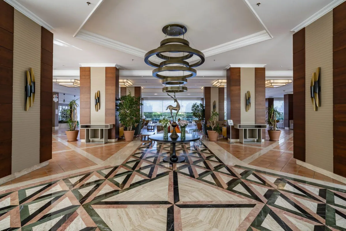 Lobi sa mozaik podom i lusterom · Ma Biche Kemer By Werde Hotels, Kemer