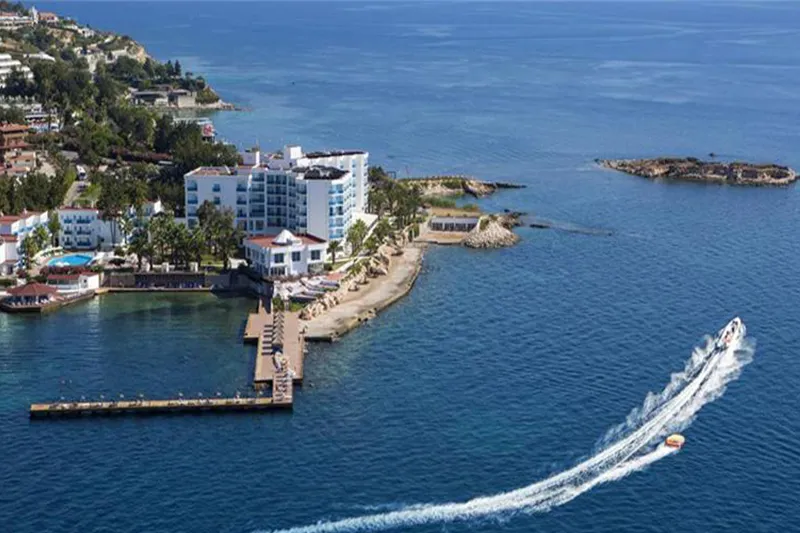 Le Bleu Hotel & Resort