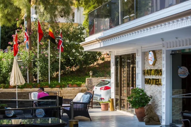 Saturn Hotel