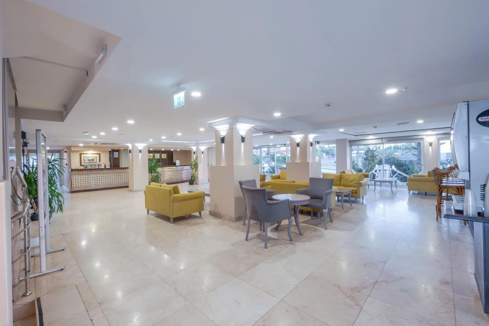 Predvorje sa foteljama i stolovima · Hotel Sun Beach Hill, Side